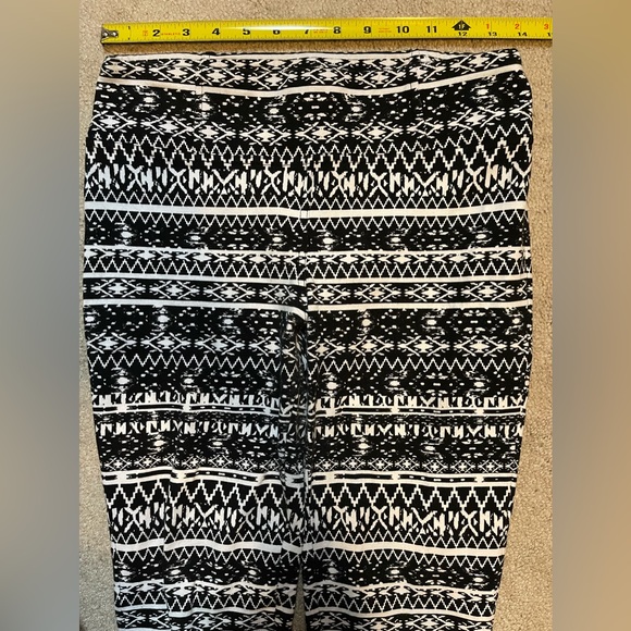 “Express” Women’s Aztec Leggings- Size: S - Picture 5 of 9